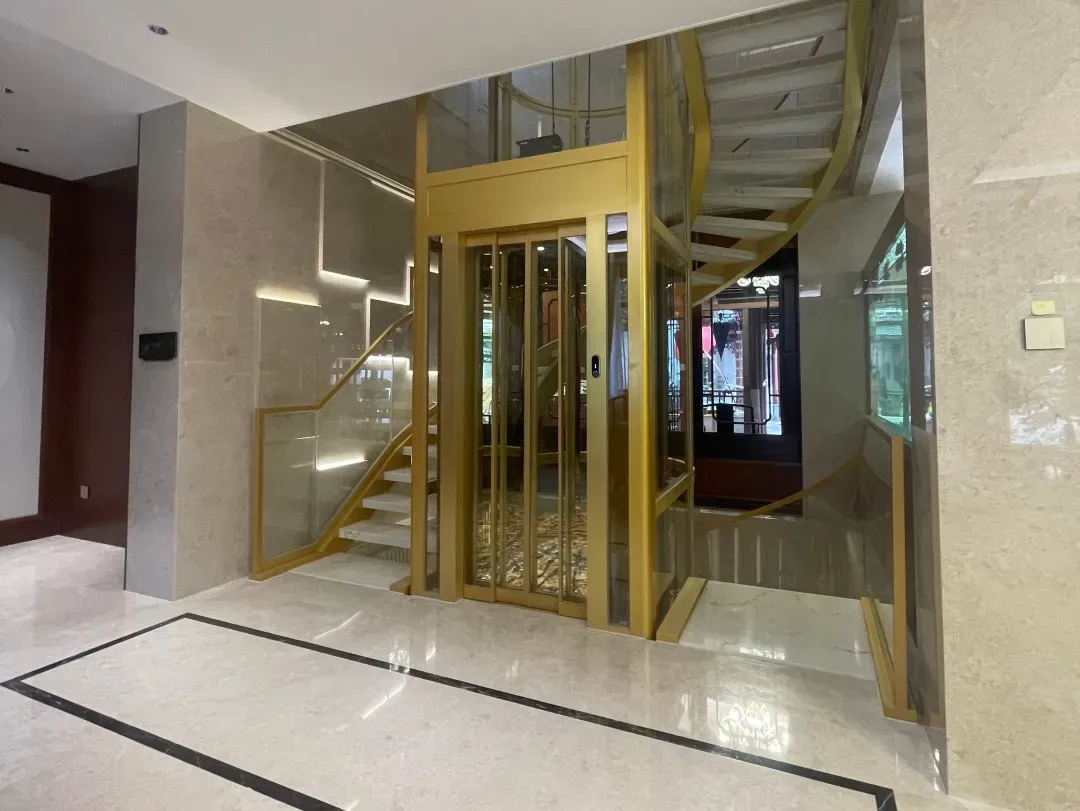 Franz: Semi-circular private elevator creates a new look for garden aesthetics